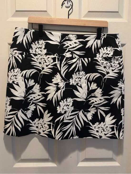 Black & White Floral Skort - Women's Summer Active Skort - Picture 10 of 10